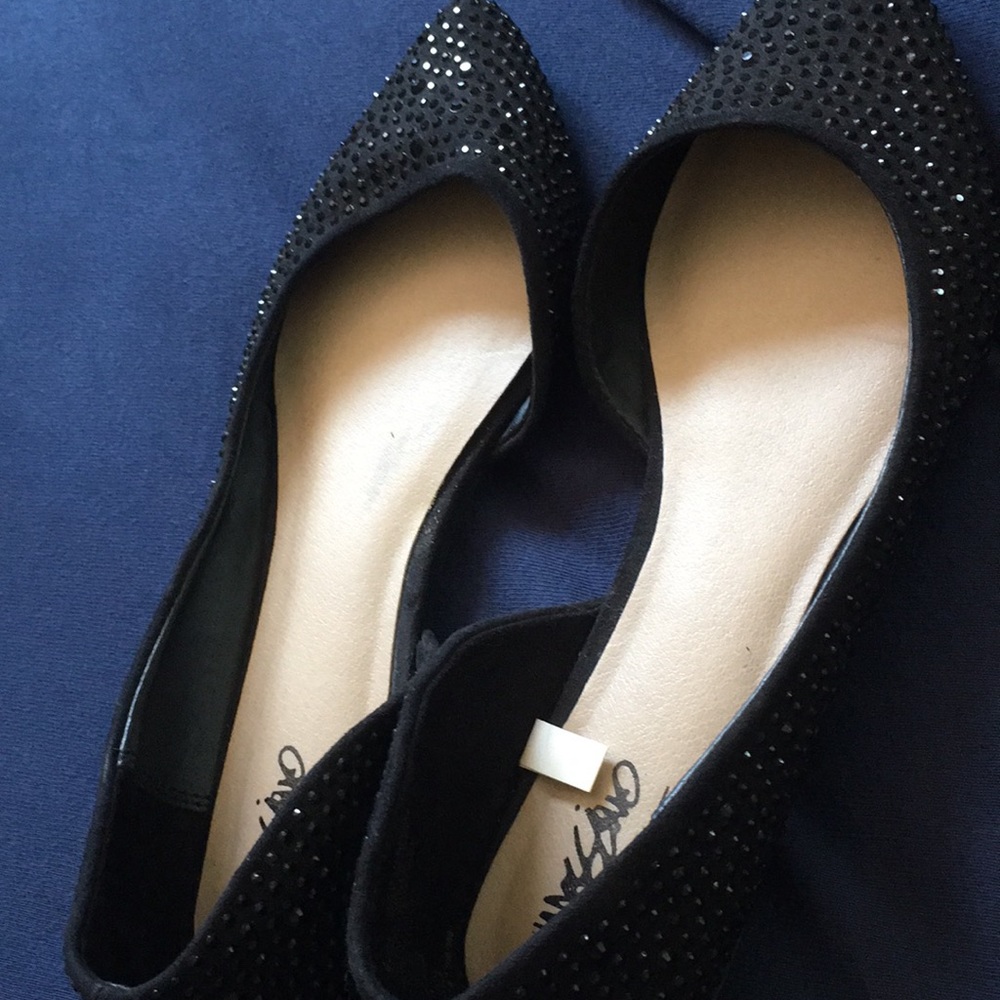 Shoes - Picture 2 of 4